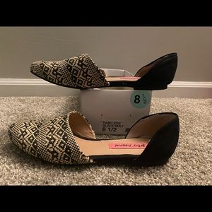 Betsey Johnson suede trim/Aztec print flats